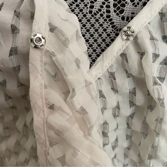 Levi’s Delilah Windowpane Wrap Top Size Medium - Picture 4 of 10